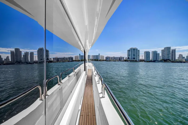 Slide: The Image of Sunseeker 86 Yacht 2021 - 82