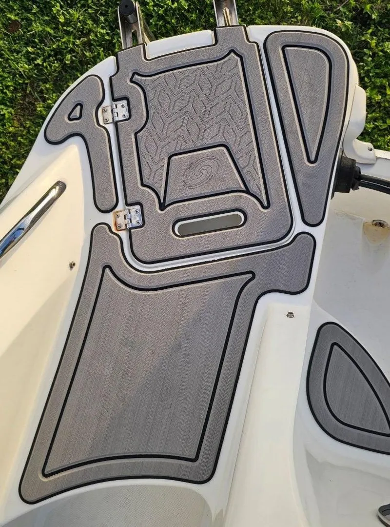 Slide: The Image of 2016 Hurricane SD2200 O/B boat deck with textured non-slip surface. - 11