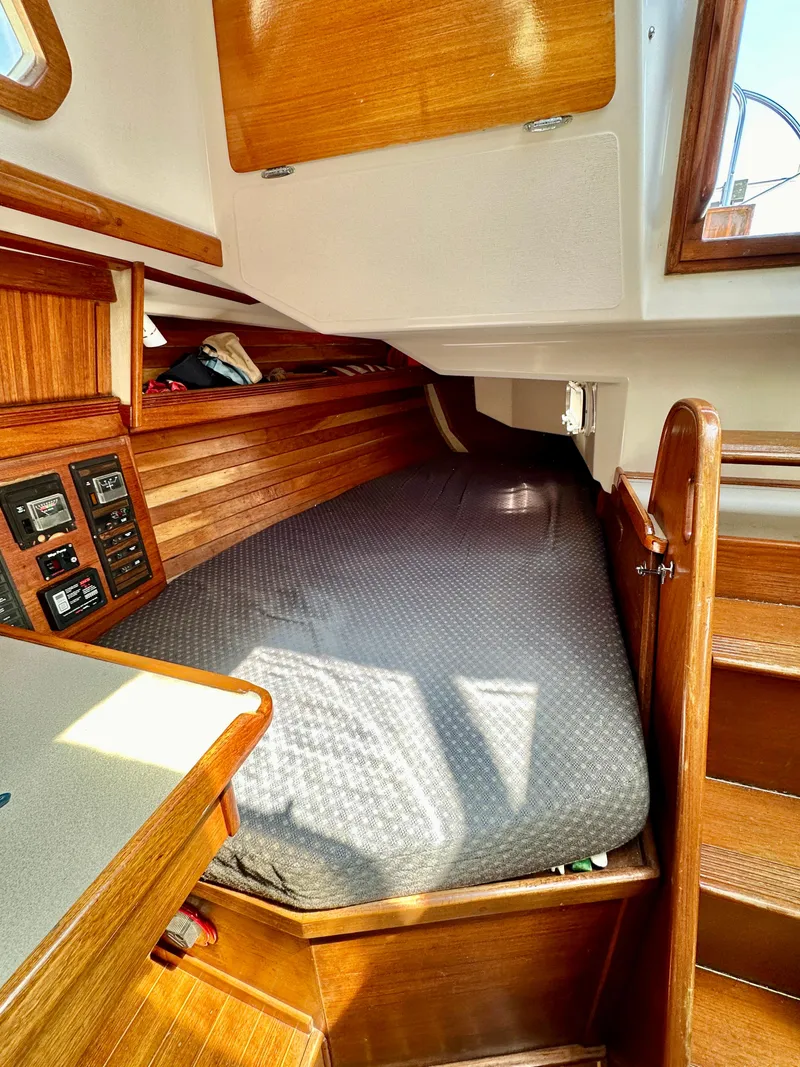 Slide: The Image of Quarter Berth - 21