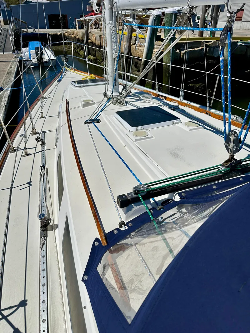 Slide: The Image of Foredeck - Port - 38