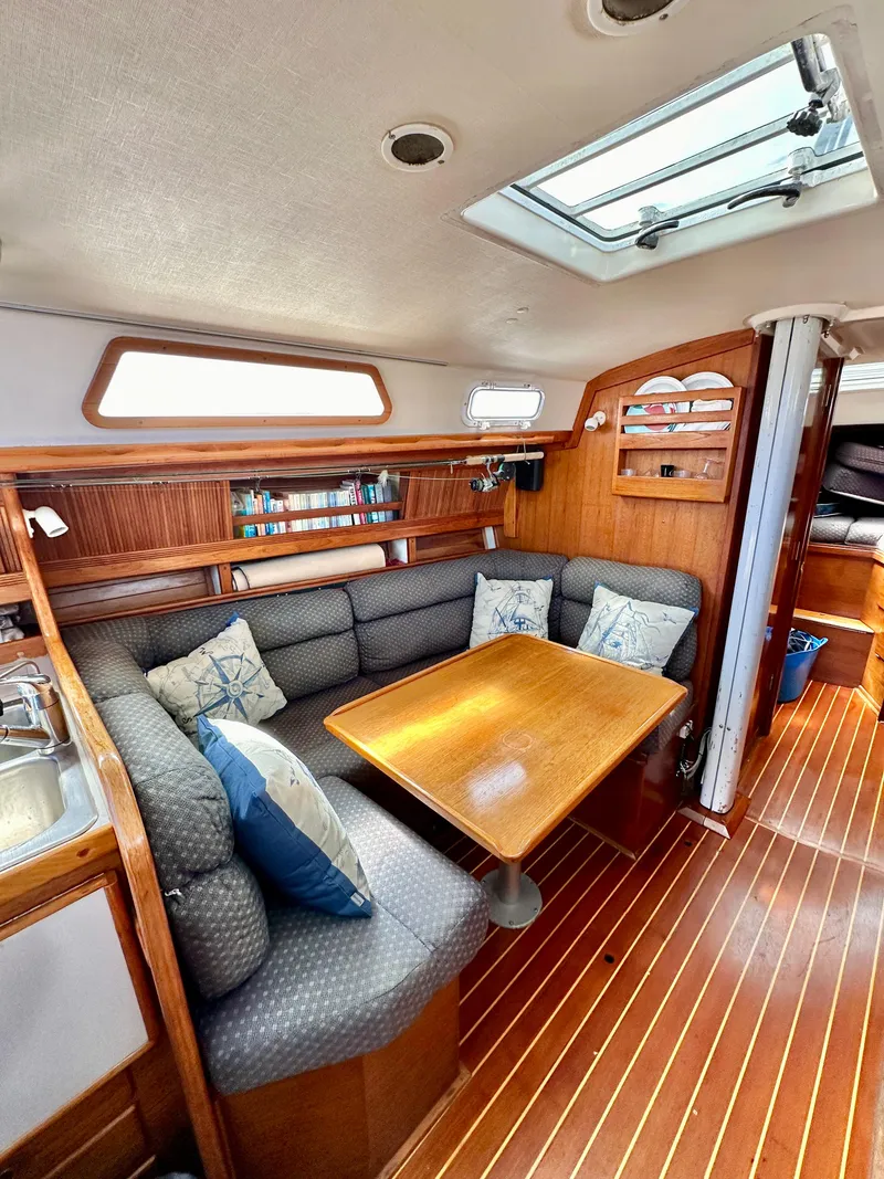 Slide: The Image of Salon - Port Dinette - 5