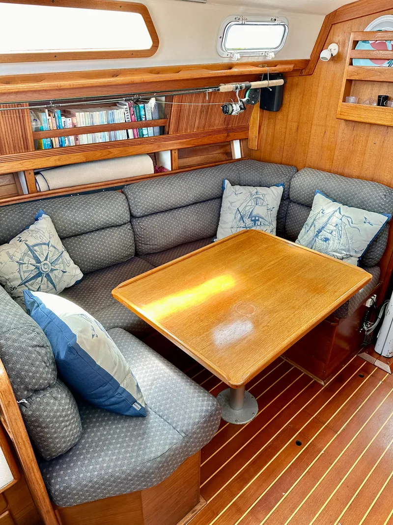 Slide: The Image of Salon - Port Dinette - 6