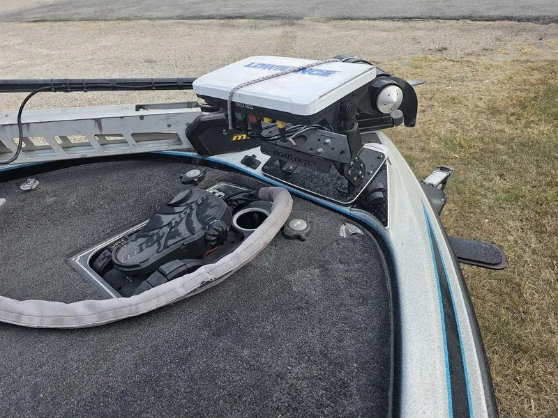 Slide: The Image of 2017 Skeeter FX20 LE boat deck with mounted equipment and accessories. - 11