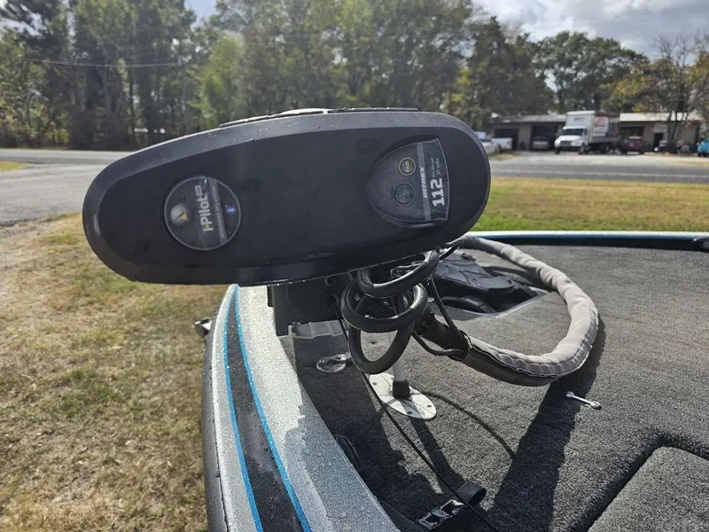 Slide: The Image of 2017 Skeeter FX20 LE boat with trolling motor on deck. - 4