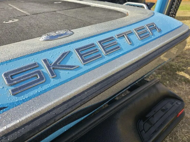 Slide: The Image of Close-up of 2017 Skeeter FX20 LE boat logo with water droplets. - 7