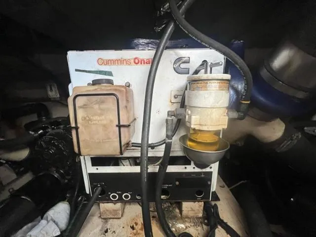 Slide: The Image of Cummins Onan generator in 2012 Sea Ray 500 Sundancer engine room. - 33