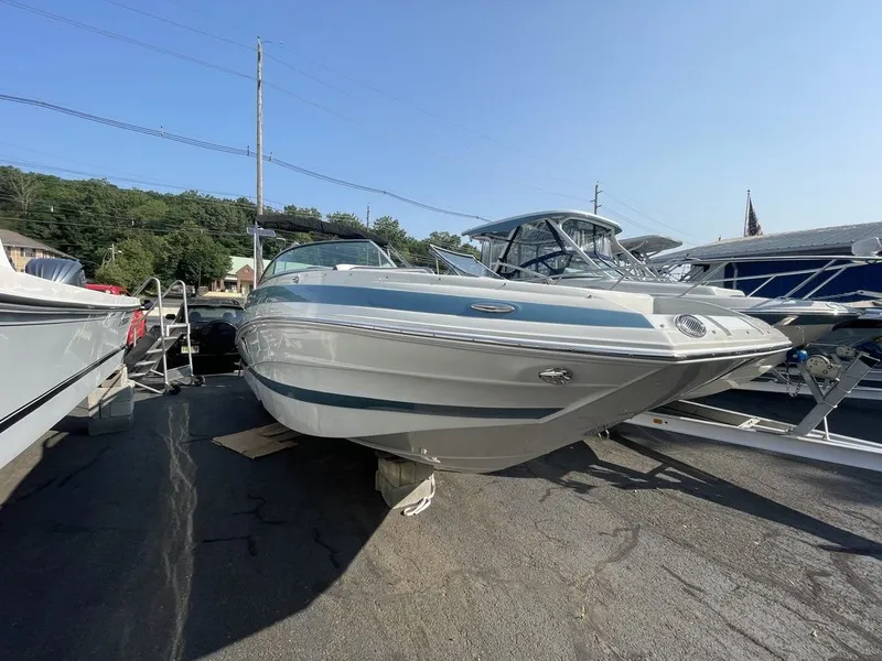 The Image of Crownline Boats E240 XS 2026 - 0
