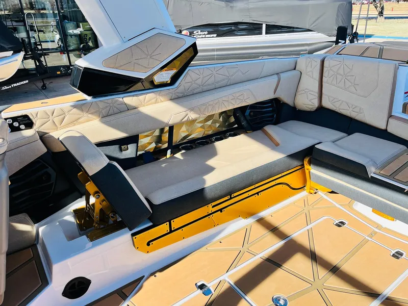 Slide: The Image of Nautique Super Air Nautique G25 Paragon 2025 - 61