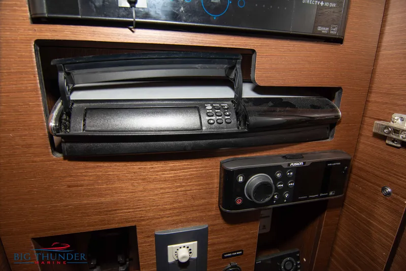 Slide: The Image of Sea Ray 540 Sundancer 2013 - 121