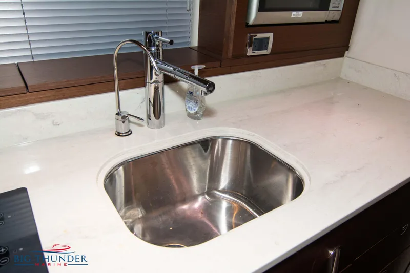 Slide: The Image of Sea Ray 540 Sundancer 2013 - 81