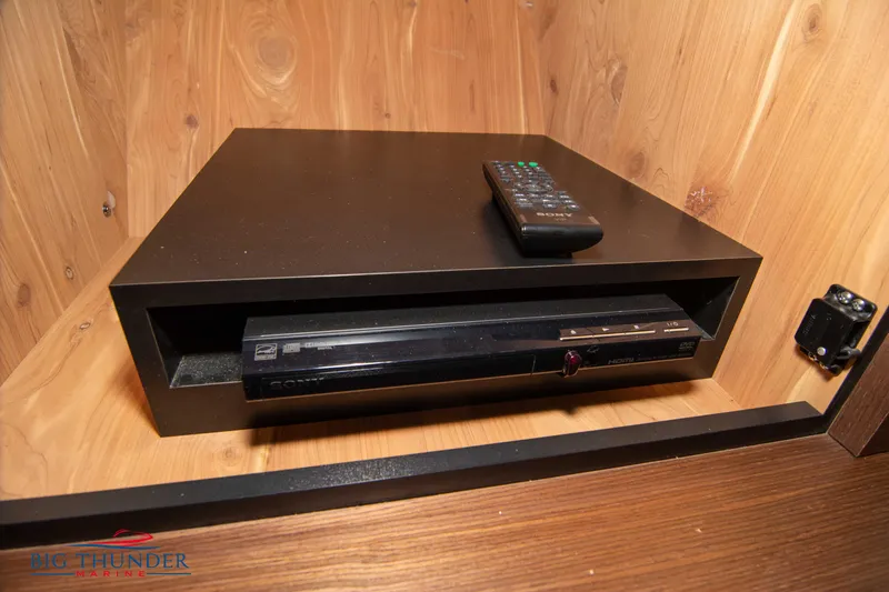 Slide: The Image of Sea Ray 540 Sundancer 2013 - 94