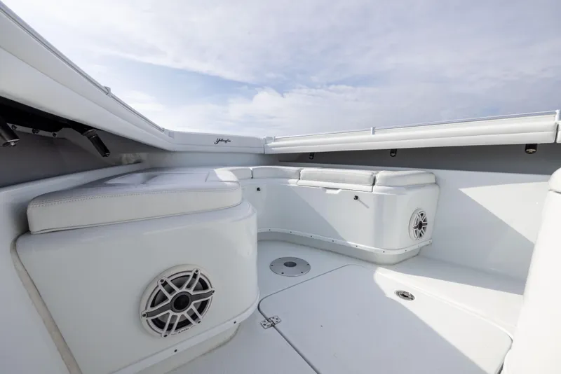 Slide: The Image of Yellowfin 36 Offshore 2021 - 50