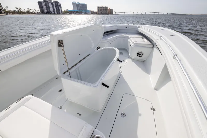 Slide: The Image of Yellowfin 36 Offshore 2021 - 51