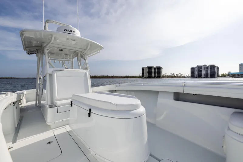 Slide: The Image of Yellowfin 36 Offshore 2021 - 54