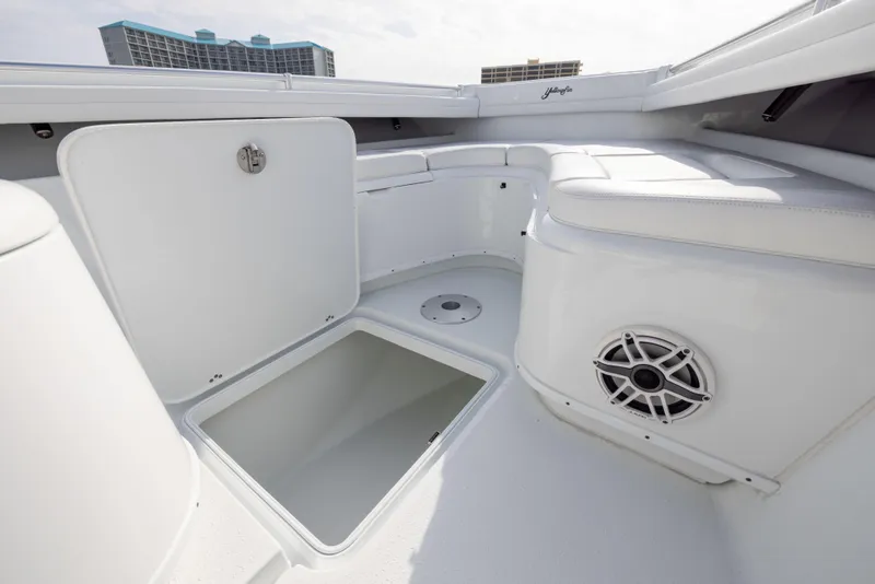 Slide: The Image of Yellowfin 36 Offshore 2021 - 60