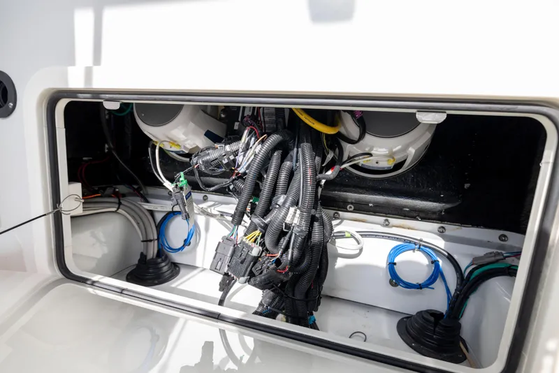 Slide: The Image of Yellowfin 36 Offshore 2021 - 63