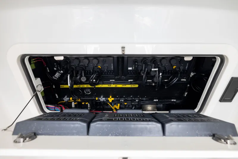 Slide: The Image of Yellowfin 36 Offshore 2021 - 64