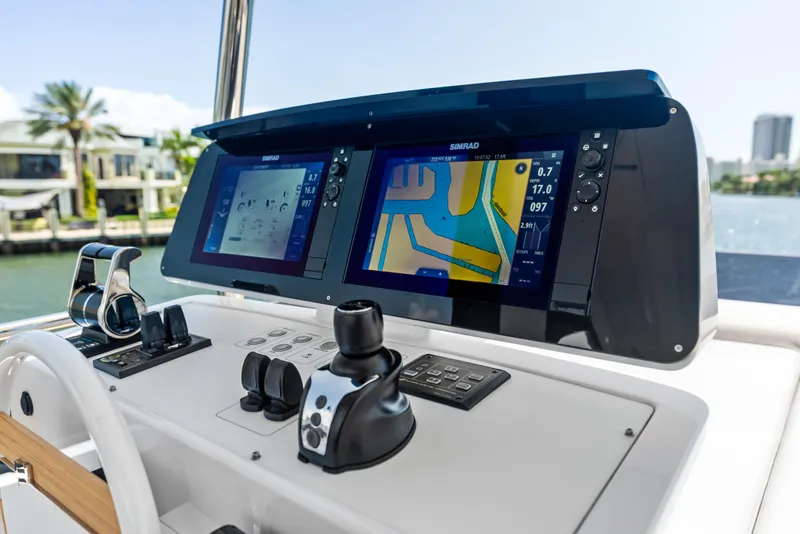 Slide: The Image of Ferretti 580 2025 - 22