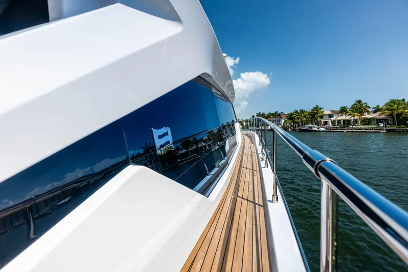 Slide: The Image of Ferretti 580 2025 - 40