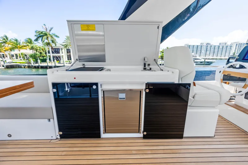 Slide: The Image of Ferretti 580 2025 - 61