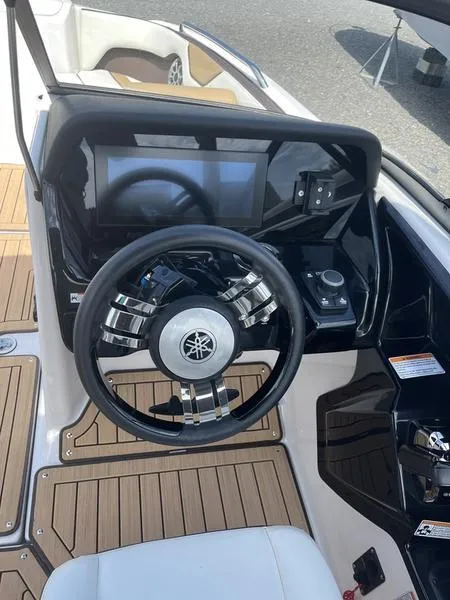 Slide: The Image of Yamaha 212 SD 2021 - 19