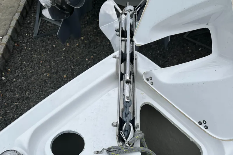 Slide: The Image of 2022 Four Winns H4 OB boat anchor system, featuring sleek design and durable materials. - 10