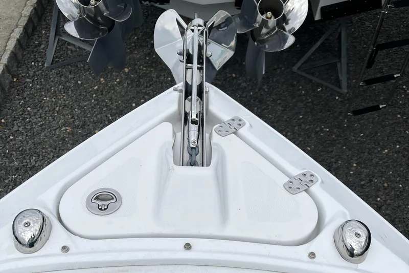 Slide: The Image of 2022 Four Winns H4 OB boat bow with anchor and propellers. - 9