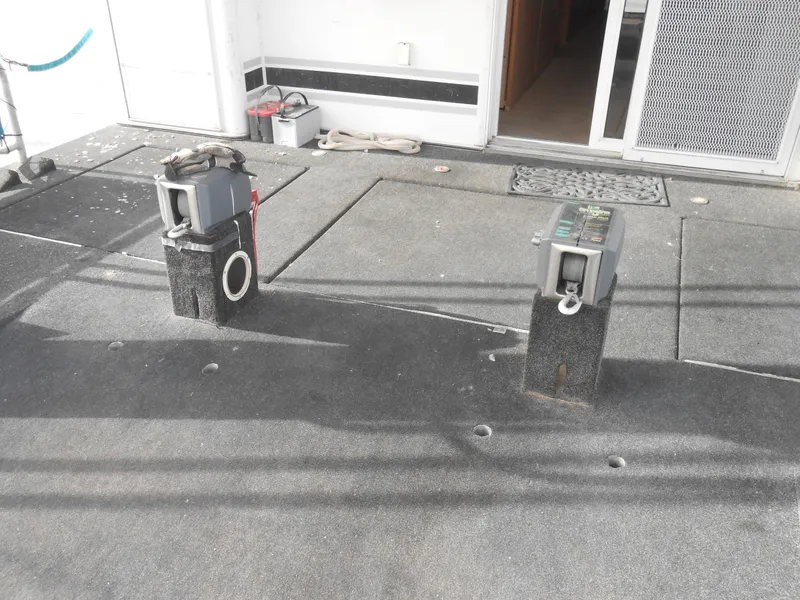 Slide: The Image of Houseboat deck with winches, Horizon model, 1999. - 32