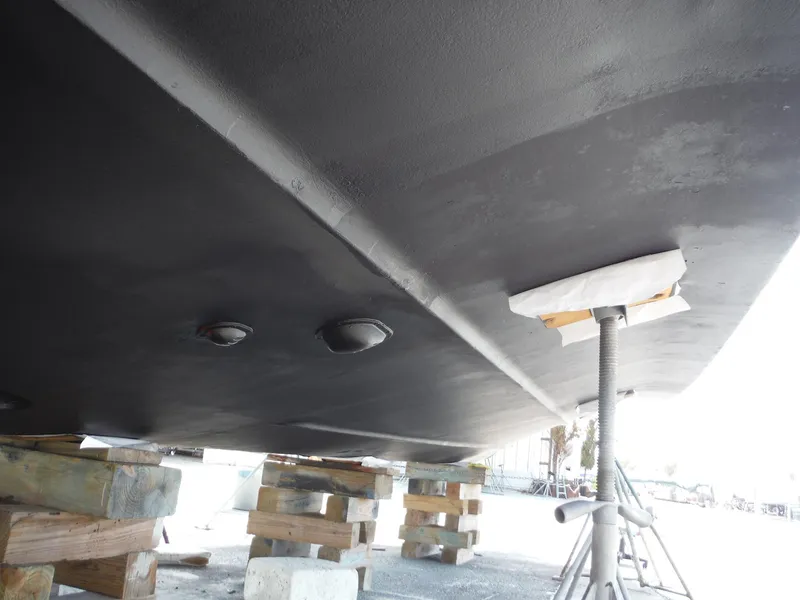 Slide: The Image of Bottom view of 2001 Carver 466 Motor Yacht on supports. - 49