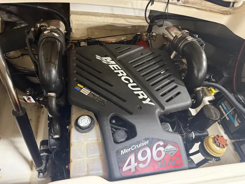 Slide: The Image of 2005 Sea Ray 270 SLX engine, MerCruiser 496 MAG, detailed view. - 6