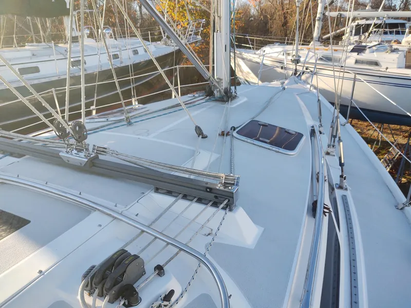 Slide: The Image of 2006 Catalina 350 MK II sailboat deck with rigging and hatch. - 5