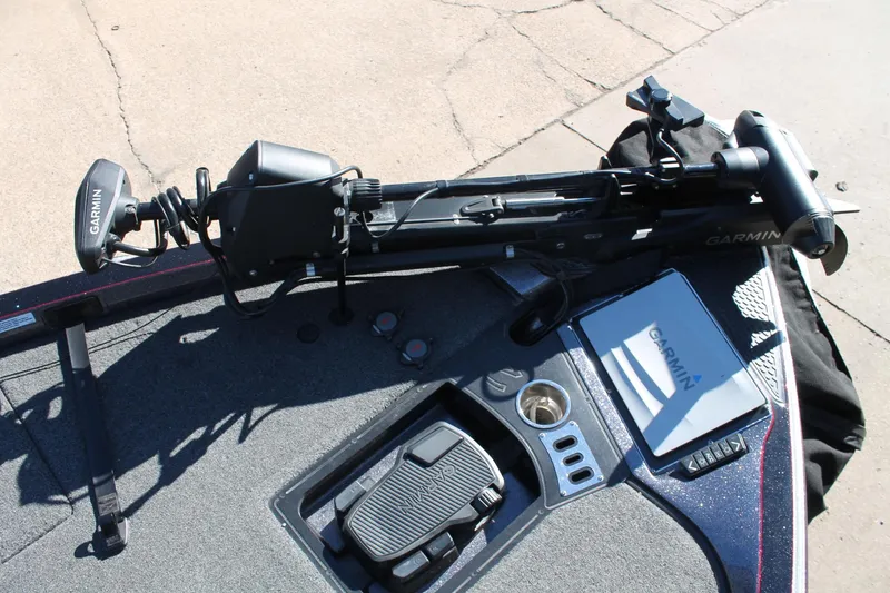 Slide: The Image of 2020 Ranger Z521L boat with Garmin equipment on deck. - 30