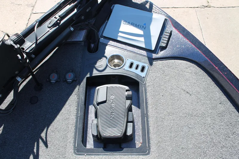 Slide: The Image of 2020 Ranger Z521L boat deck with Garmin electronics and foot pedal controls. - 7