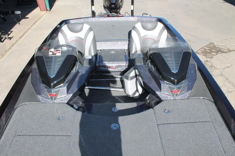 Slide: The Image of 2020 Ranger Z521L boat interior with dual seats and sleek design. - 8
