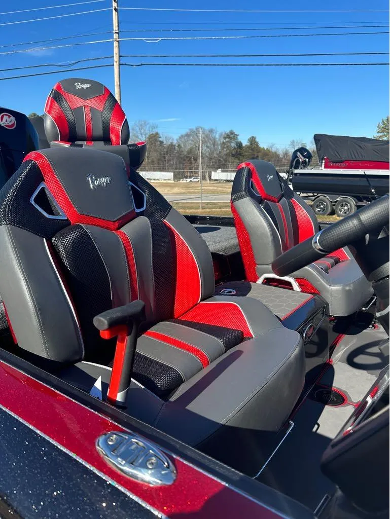 Slide: The Image of Ranger Z521R 2025 - 10