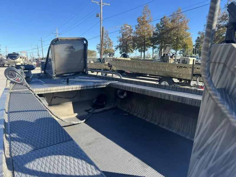 Slide: The Image of Gator-Tail 1754 Extreme 2017 - 8