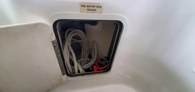 Slide: The Image of Storage compartment with rope on 2001 Sea Ray 400 Sedan Bridge boat. - 31