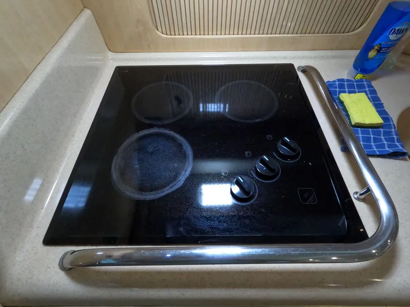 Slide: The Image of Glass stovetop in 2001 Sea Ray 400 Sedan Bridge kitchen area. - 57