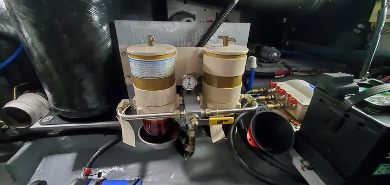 Slide: The Image of Engine room of 2001 Sea Ray 400 Sedan Bridge with dual fuel filters. - 64