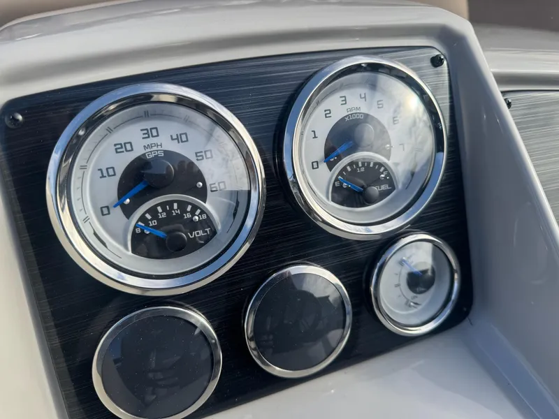 Slide: The Image of Sylvan X3 LZ Mirage Tritoon 2025 - 27