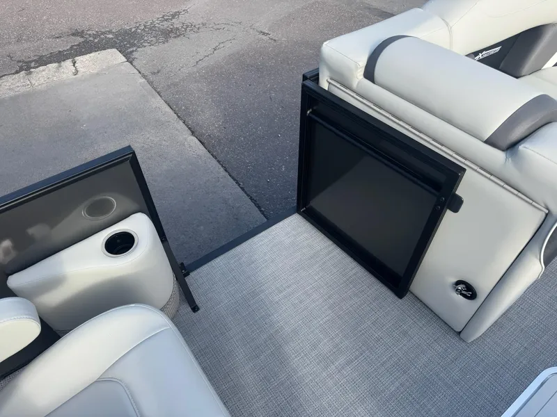 Slide: The Image of Sylvan X3 LZ Mirage Tritoon 2025 - 28