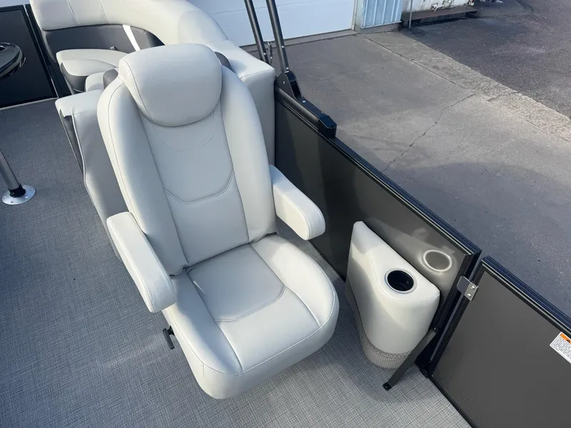 Slide: The Image of Sylvan X3 LZ Mirage Tritoon 2025 - 3