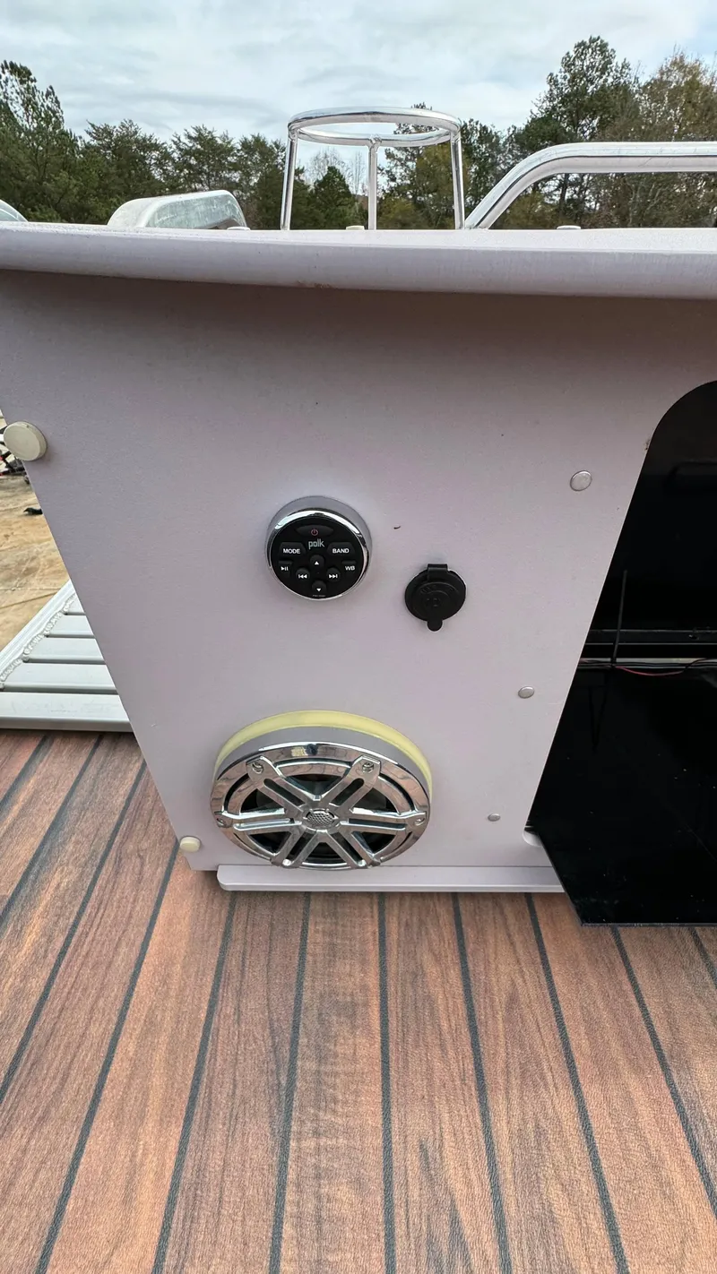 Slide: The Image of 2015 Avalon 2785 Paradise boat interior with speaker and control panel. - 37