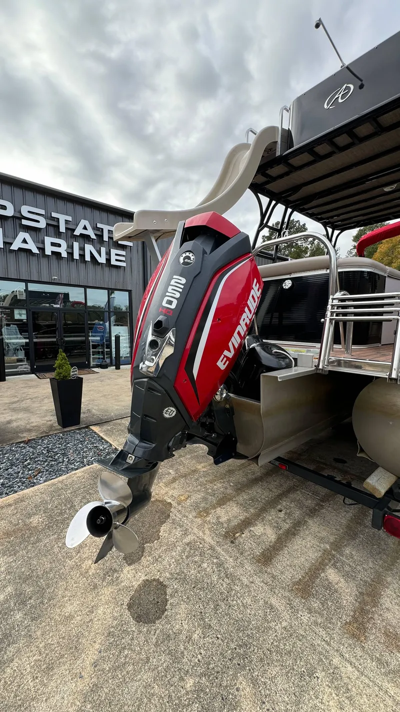 Slide: The Image of 2015 Avalon 2785 Paradise boat with Evinrude engine at Upstate Marine dealership. - 39