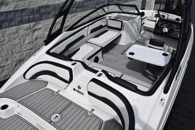 Slide: The Image of Yamaha AR195 2025 - 4