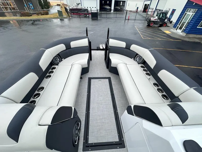 Slide: The Image of Montara 25' Surf Boss 2024 - 16