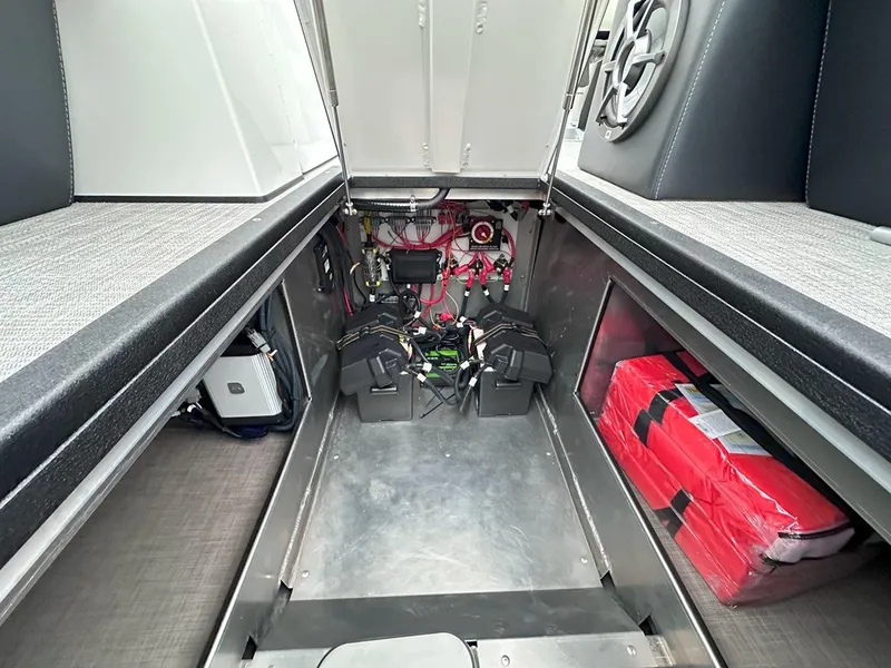 Slide: The Image of Montara 25' Surf Boss 2024 - 19