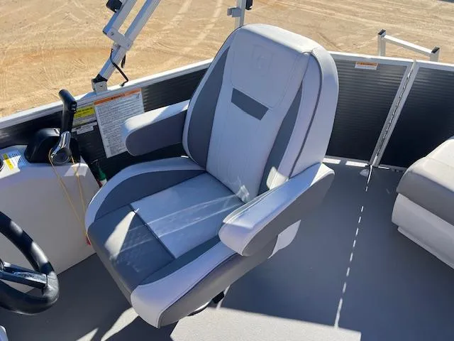 Slide: The Image of Captain's chair on 2022 Godfrey Sweetwater 2086 F pontoon boat. - 4