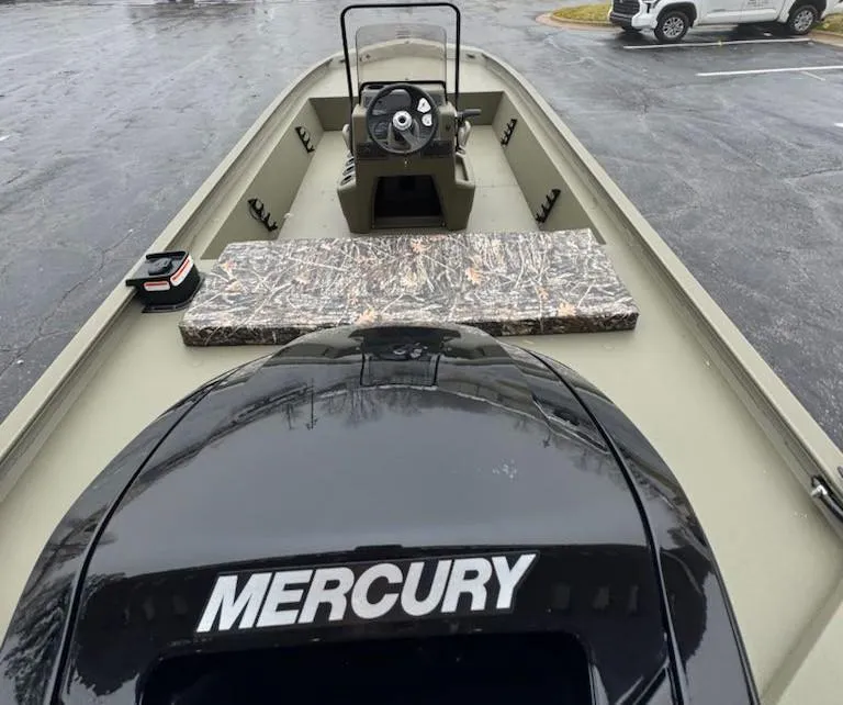 Slide: The Image of Tracker Grizzly 1860 CC 2025 - 61