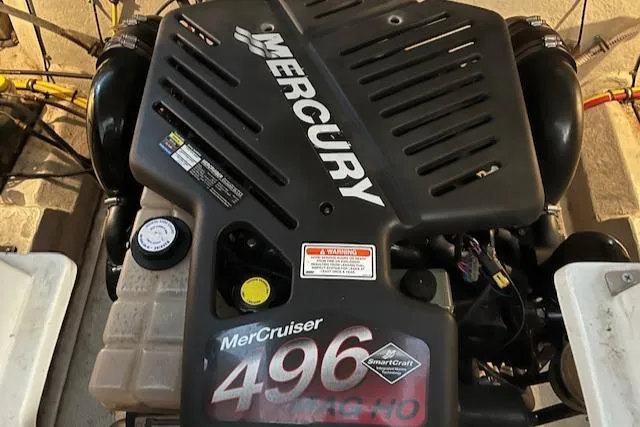 Slide: The Image of 2005 Cobalt 282 boat engine, Mercury MerCruiser 496, SmartCraft technology. - 15
